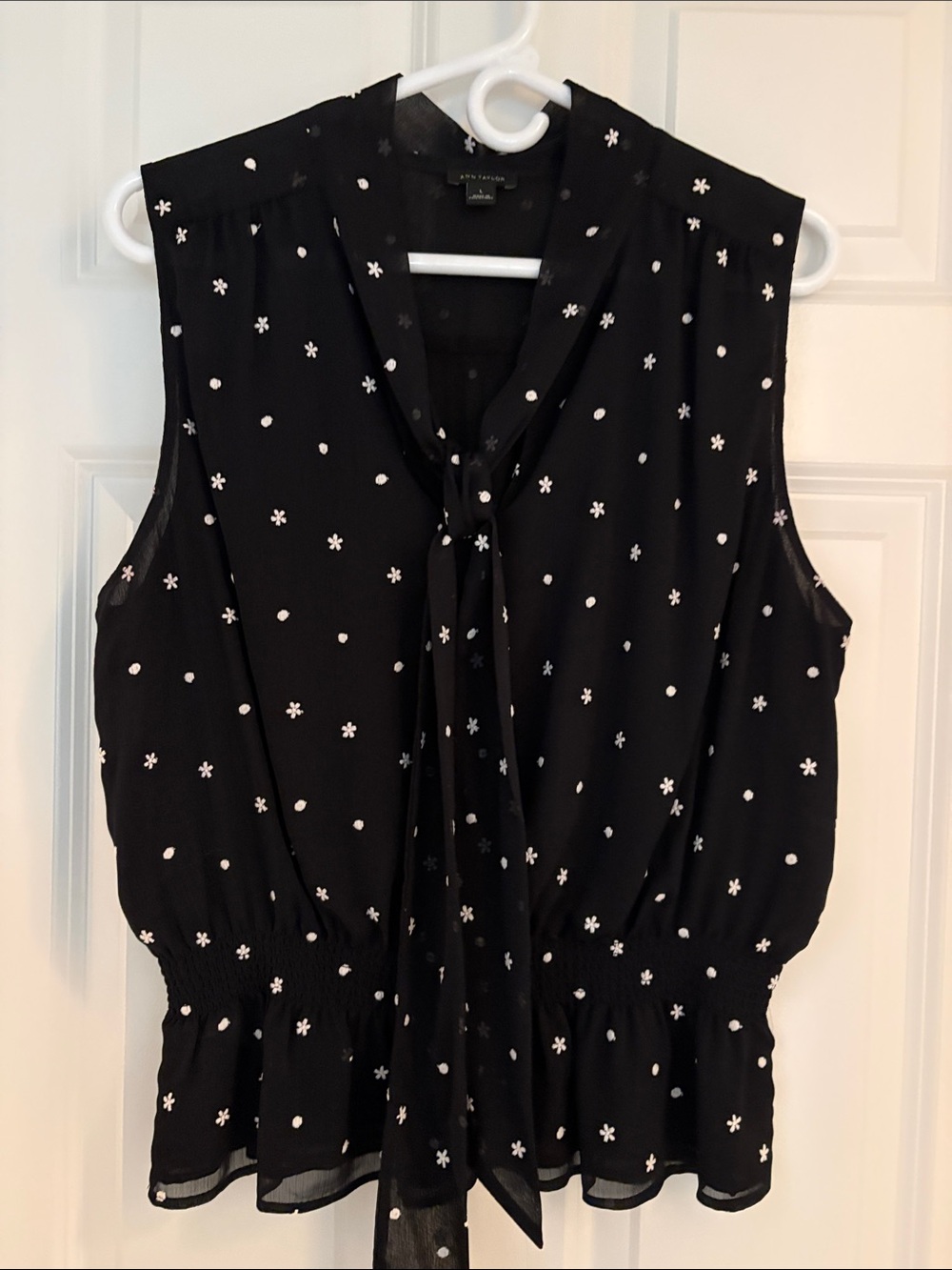 Ann Taylor Black Sleeveless Tie-Neck Dot & Floral Blouse